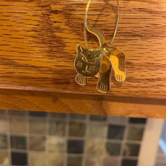Laser Cut Gold Tone Full Body Cat Earrings Vintage Dat Butt So Cute! - Picture 7 of 12